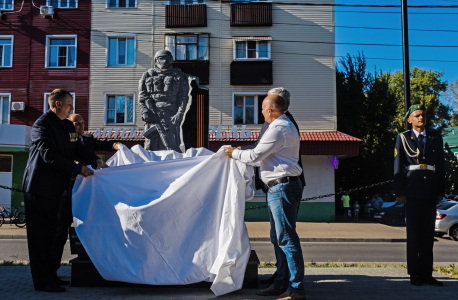 В Курске открыли памятный знак участникам СВО