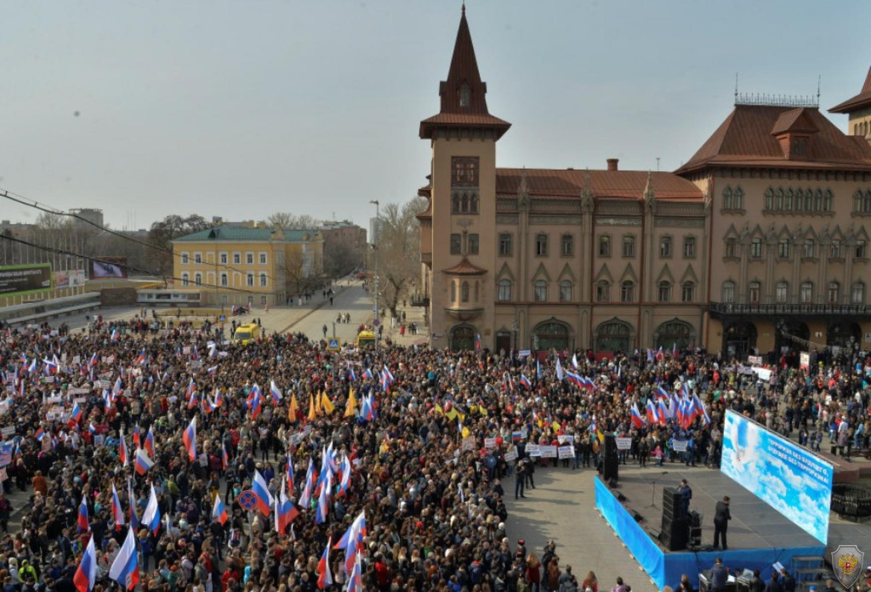 Митинг, посвященный памяти жертв теракта в метрополитене Петербурга. Саратов, площадь Чернышевского