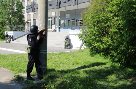 В Архангельске проведено командно-штабное антитеррористическое учение на объекте образования