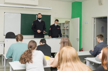 В Самарской области полицейские провели антитеррористические и антинаркотические мероприятия с подростками