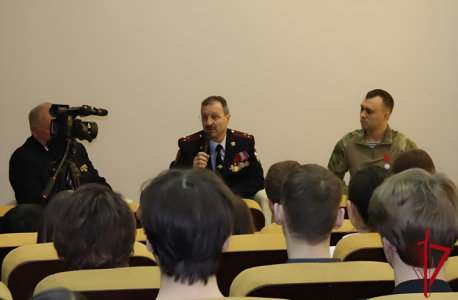 В Магадане в Молодежном центре прошло мероприятие в рамках всероссийского проекта «Диалоги с героями»