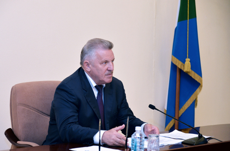 Председатель АТК, губернатор Хабаровского края В.Шпорт открывает совместное заседание АТК и ОШ в Хабаровском крае