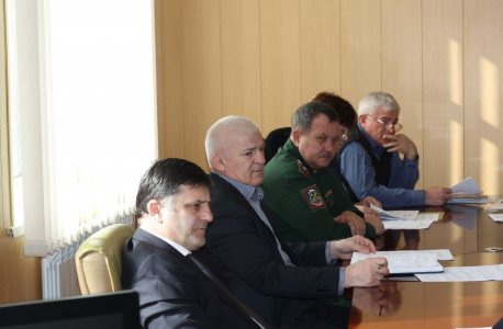 Заседание антитеррористической комиссии провели в Тарумовском районе