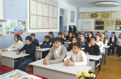 В Буйнакском районе проходят встречи школьников с представителями АТК