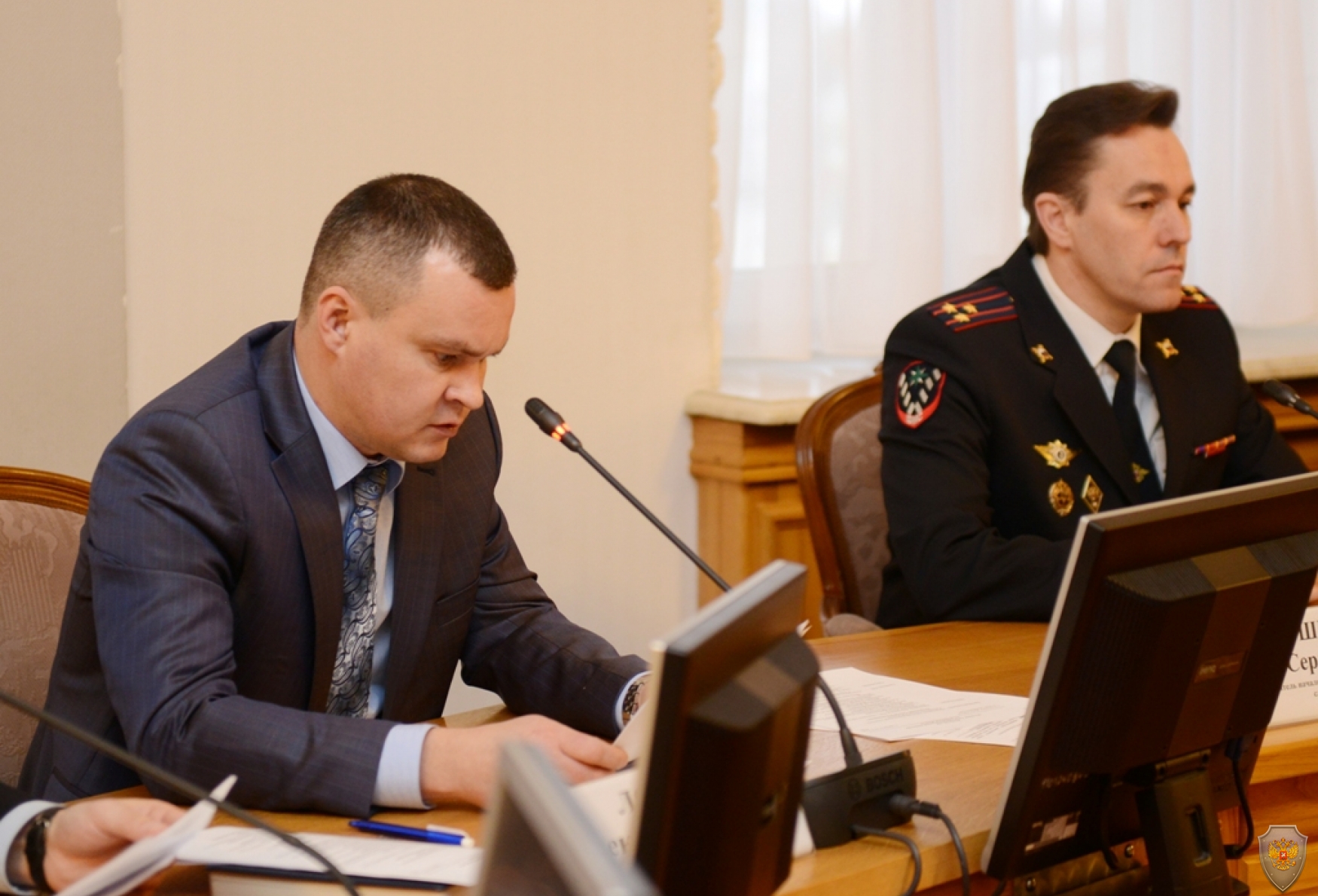 Руководитель подразделения Управления ФСБ России по Смоленской области А.В.Лопатин докладывает по первому вопросу заседания