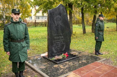 В Солнечногорске открыли восстановленный памятник погибшему Герою
