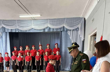 Саратовских школьников освятили в ряды движения "Юнармия"