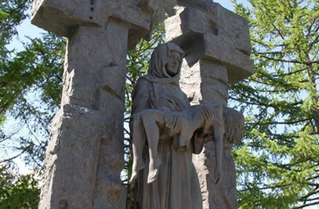 У памятника «Детям Беслана» состоялась акция памяти, посвященная трагическим событиям 1-3 сентября 2004 года в городе Беслане 