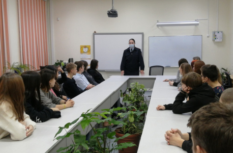 В Самарской области полицейские провели антитеррористические и антинаркотические мероприятия с подростками