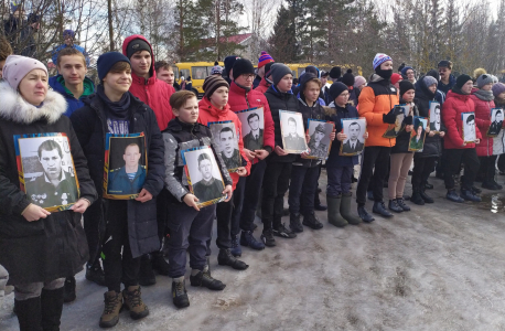 Нижегородские школьники, спортсмены и ветераны боевых действий приняли участие в 38-м забеге "Лыжня мужества"