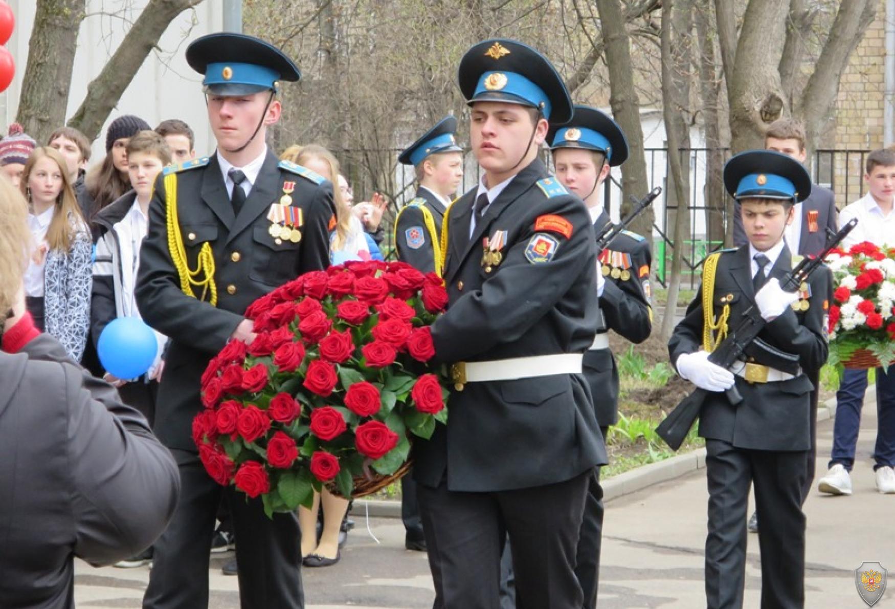 Мемориальная доска офицеру ФСБ России Анатолию Потатурину открыта в московском лицее