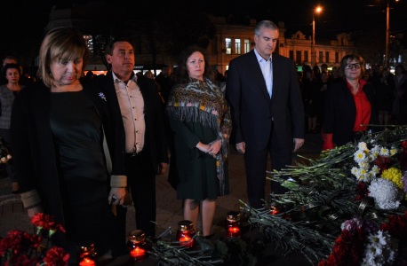 В Крыму прошла траурная акция по случаю годовщины трагедии в Керченском политехническом колледже