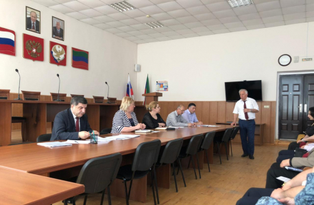 Ход проведения школьных экзаменов обсудили власти Каспийска на заседании АТК