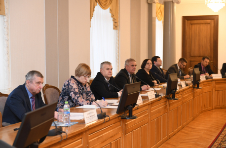 Губернатор Алексей Островский провел заседание региональной Антитеррористической комиссии