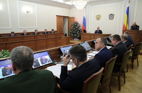 Обсуждение докладов и принятие решения по повестке дня совместного заседания членами АТК и ОШ в Ростовской области
