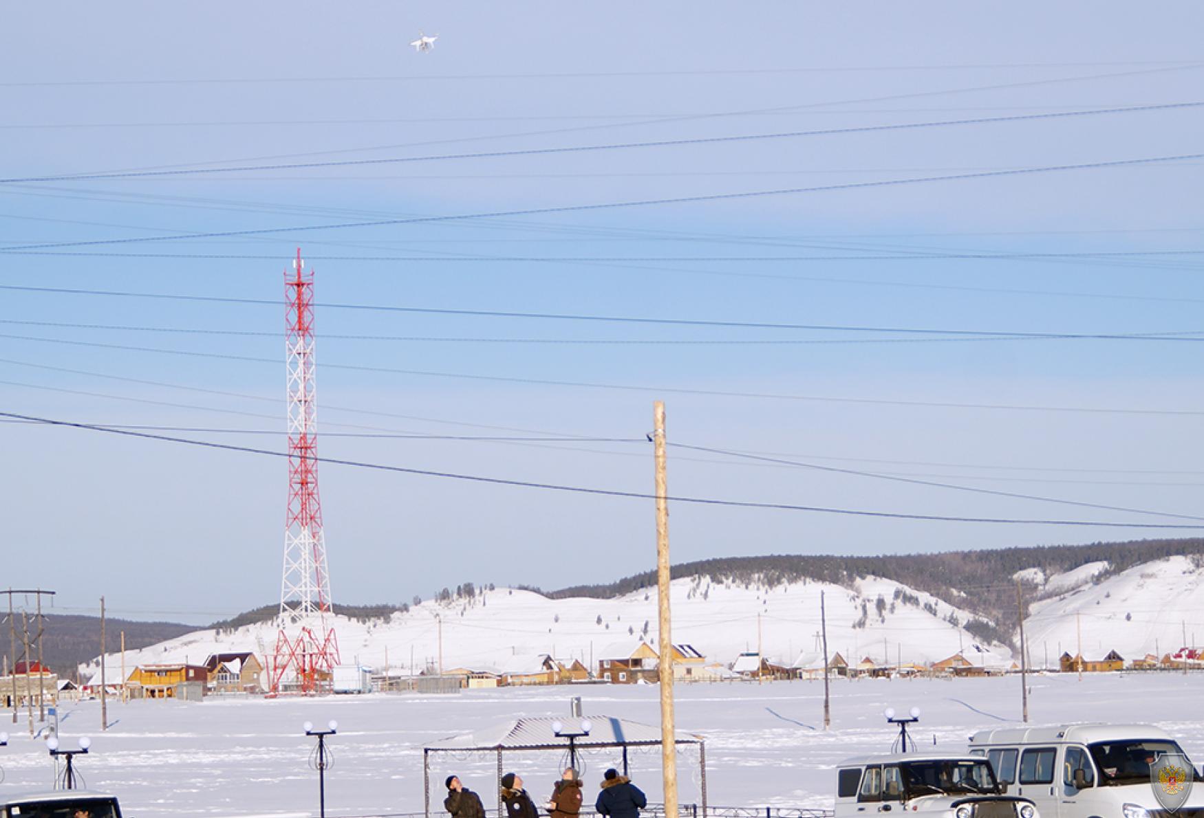 Осуществлен запуск квадрокоптера ГУ МЧС России по Республике Саха (Якутия), который позволяет осуществлять наблюдение за действиями «террористов».