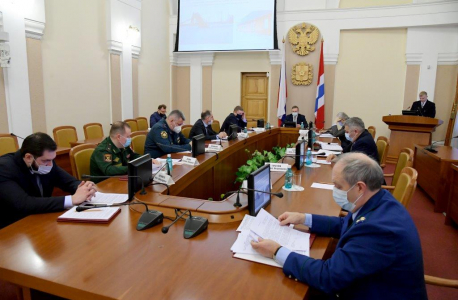 Губернатор Омской области Александр Бурков проводит заседание антитеррористической комиссии Омской области