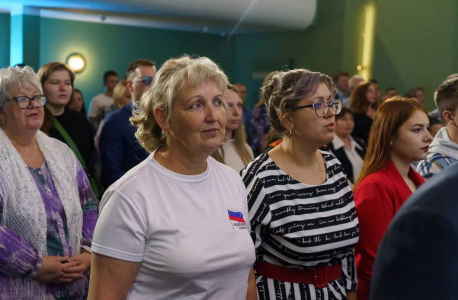 В Нижнем Новгороде состоялась церемония награждения волонтеров специальной военной операции "СВОим сердцем"