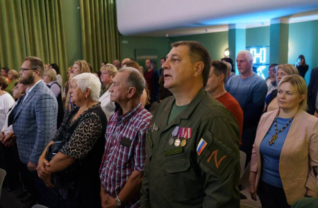 В Нижнем Новгороде состоялась церемония награждения волонтеров специальной военной операции "СВОим сердцем"