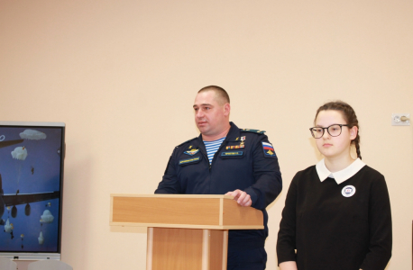 Герой России, участник СВО Роман Черемухин открыл именную «Парту Героя» в городе Навашино Нижегородской области
