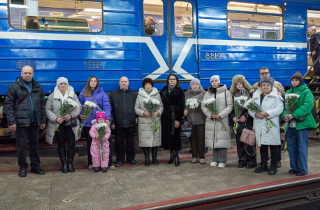 В Нижнем Новгороде открыли два новых вагона метро, посвященных участникам СВО