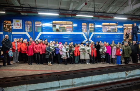 В Нижнем Новгороде открыли два новых вагона метро, посвященных участникам СВО