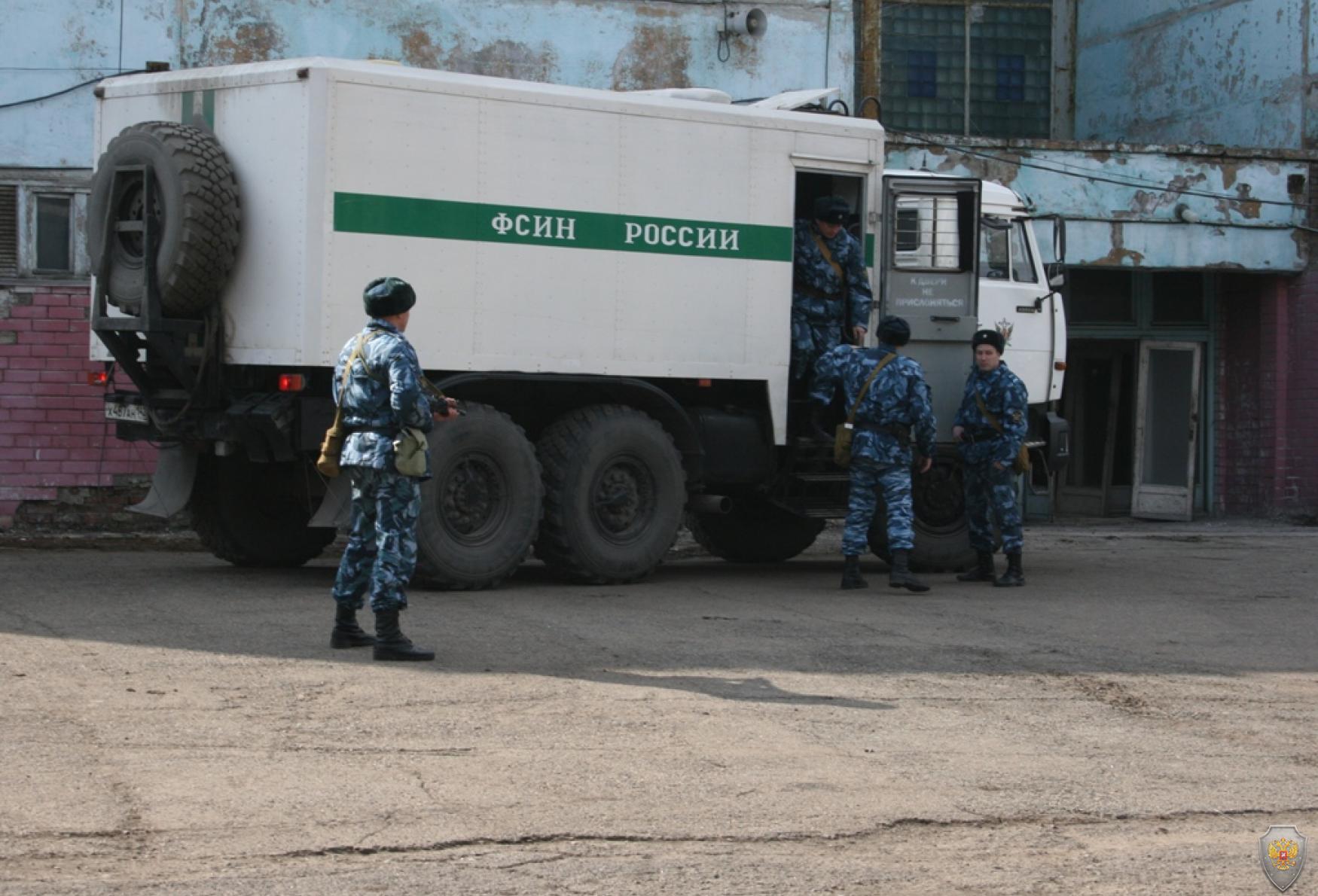 Группа конвоирования (после погрузки задержанных «террористов»)