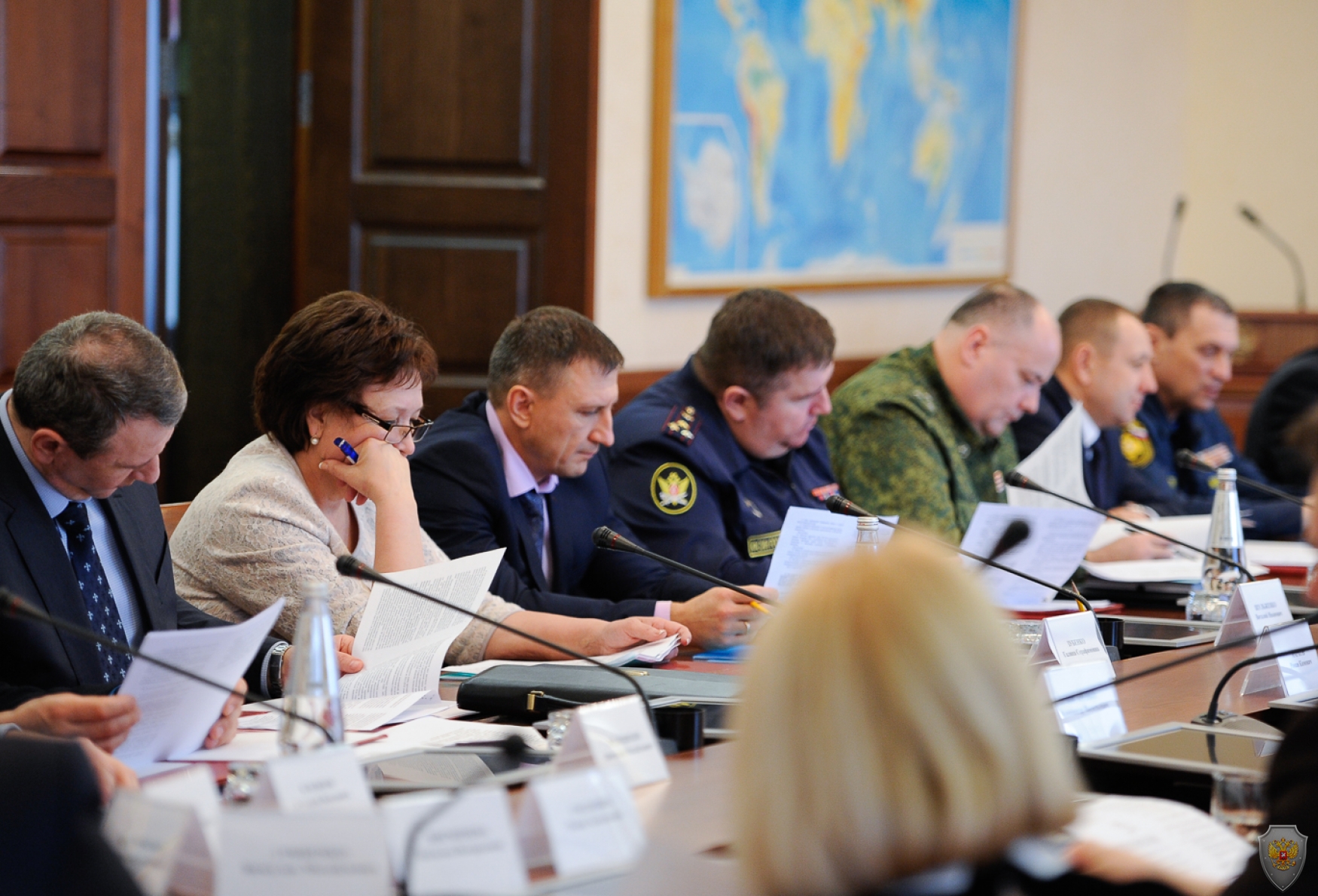 Обсуждение членами антитеррористической комиссии Ставропольского края проекта протокола комиссии 