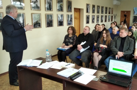 Руководитель аппарата АТК А.В. Клушин выступает перед участниками семинара в г. Калининграде