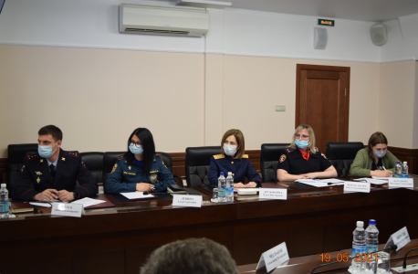 Безопасность во время проведения последних звонков обсудили на Камчатке