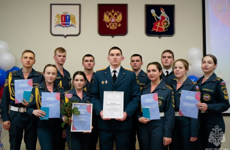 Участники и победители конкурса - курсанты Ивановской пожарно-спасательной академии