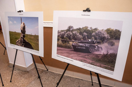 В Кабардино-Балкарии проходит выставка военного фотокорреспондента "Российской газеты" В. Аносова "Донбасс-2022"