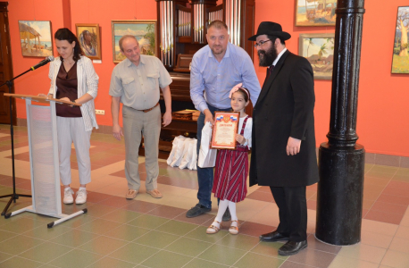 В Калуге наградили победителей конкурса детского рисунка, посвященного Дню солидарности в борьбе с терроризмом