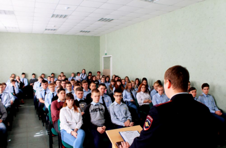 В Рязанской области сотрудники Центра противодействия экстремизму УМВД напомнили студентам правила безопасного поведения в сети Интернет