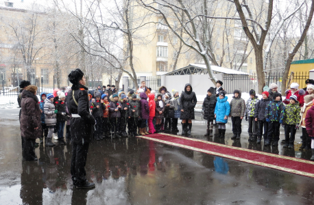 В МОСКОВСКОМ ЛИЦЕЕ ОТКРЫТА МЕМОРИАЛЬНАЯ ДОСКА ОФИЦЕРУ ГРУППЫ "АЛЬФА" ДМИТРИЮ ВОЛКОВУ 