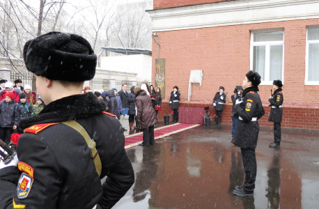 В МОСКОВСКОМ ЛИЦЕЕ ОТКРЫТА МЕМОРИАЛЬНАЯ ДОСКА ОФИЦЕРУ ГРУППЫ "АЛЬФА" ДМИТРИЮ ВОЛКОВУ 