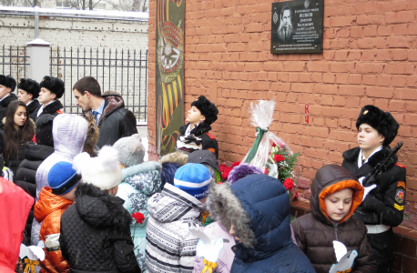 В МОСКОВСКОМ ЛИЦЕЕ ОТКРЫТА МЕМОРИАЛЬНАЯ ДОСКА ОФИЦЕРУ ГРУППЫ "АЛЬФА" ДМИТРИЮ ВОЛКОВУ 