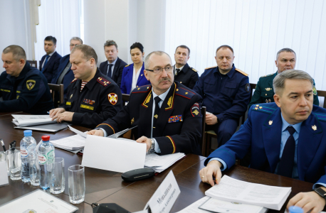 Наталья Комарова провела совместное заседание антитеррористической комиссии и оперативного штаба в Ханты-Мансийском автономном округе