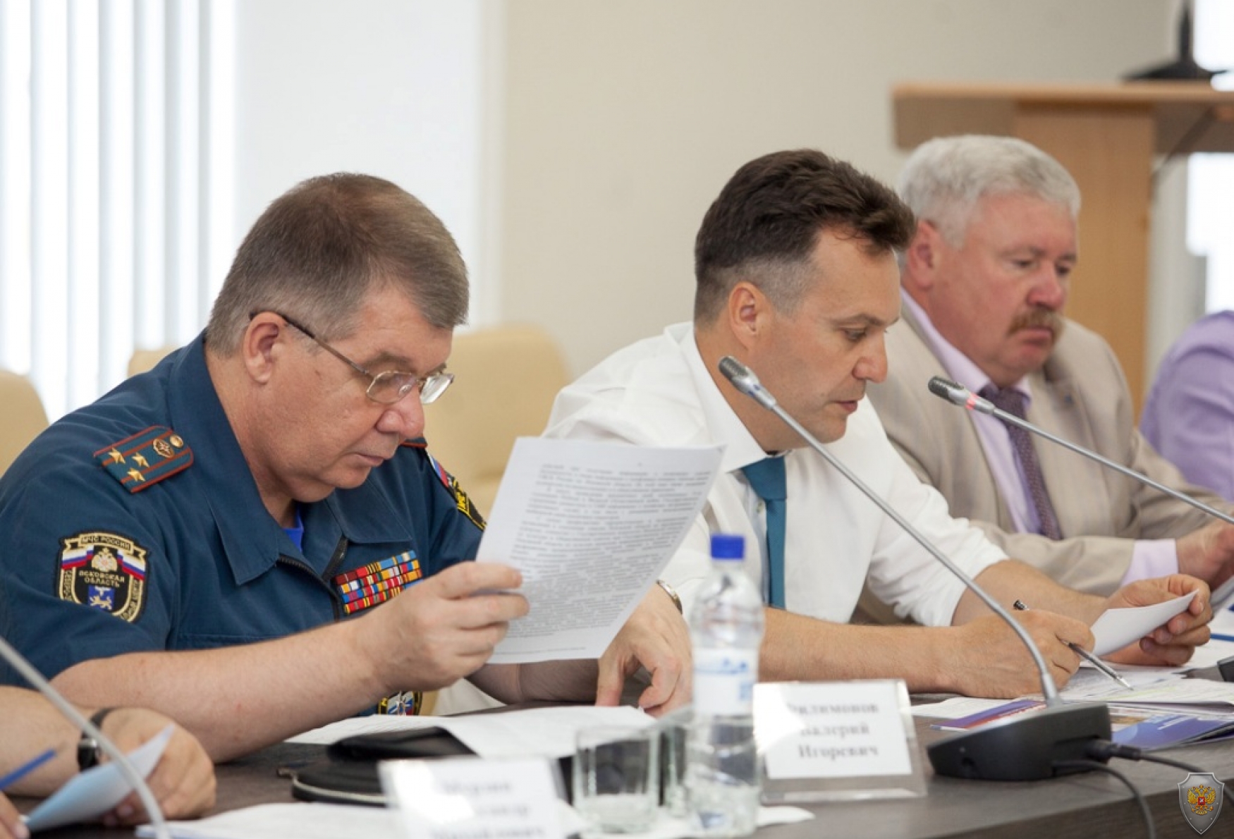 Председатель Избирательной комиссии Псковской области Николай Цветков докладывает по первому вопросу