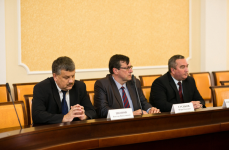 Губернатор Юрий Берг провел совместное заседание областной антитеррористической комиссии и оперативного штаба