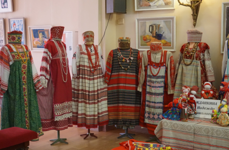 Представленные образцы костюмов народов, проживающих на территории Волгоградской области