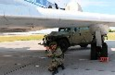 Спецназ ЦВО в ходе учения освободил самолет, захваченный условными террористами