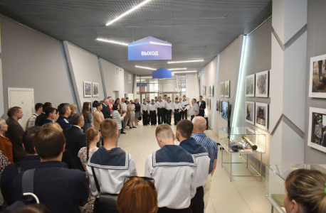 В Саратове открылась фронтовая фотовыставка "Донбасс"